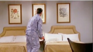 قطعة مختصرة من فيلم "Friends" تظهر فيها تشاندلر ورايتشل يمارسان التمارين لمدة ثانية واحدة فقط