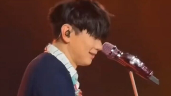 Fans requested "Double Stick," and JJ Lin actually sang it live.