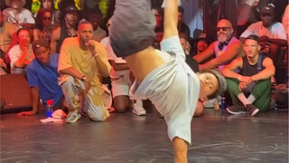 เต้นสตรีทแดนซ์ระดับราชันย์ หนุ่มคนนี้เปิดฉากด้วยท่าแรกก็ทำคนทั้งฮอลล์ตะลึงไปเลย เจ๋งมากจริงๆ ท่าสุดท