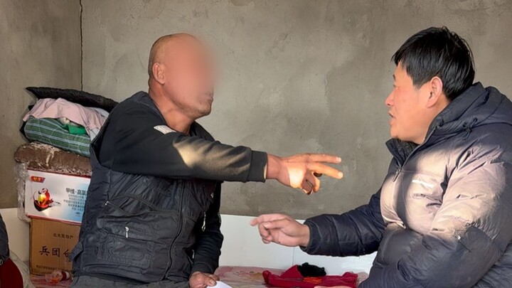Lebih dari 600 orang berutang pada ayah saya. Ada beberapa di antaranya yang menagih utang seperti u