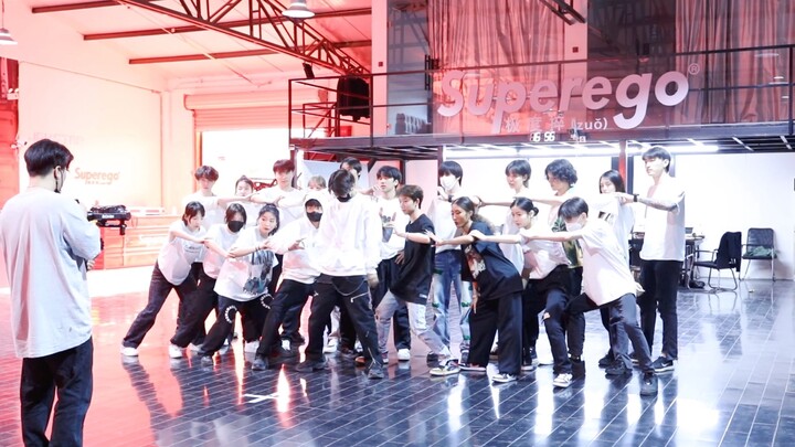 BOY STORY บันทึกการฝึกซ้อม: คลาสเต้นรำครั้งแรกของฉันกับนักเต้นมากมาย