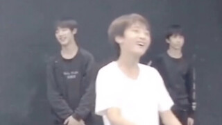 【Nghiêm Hạo Tường】“Nghiêm Hạo Tường, sao bạn lại làm biểu cảm này vậy?”