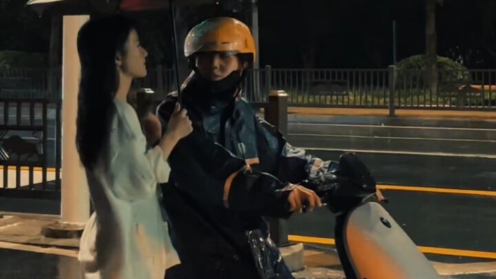 Why do I need to bring my girlfriend when delivering food? #deliveryboy #delivery #deliverywithgirlf