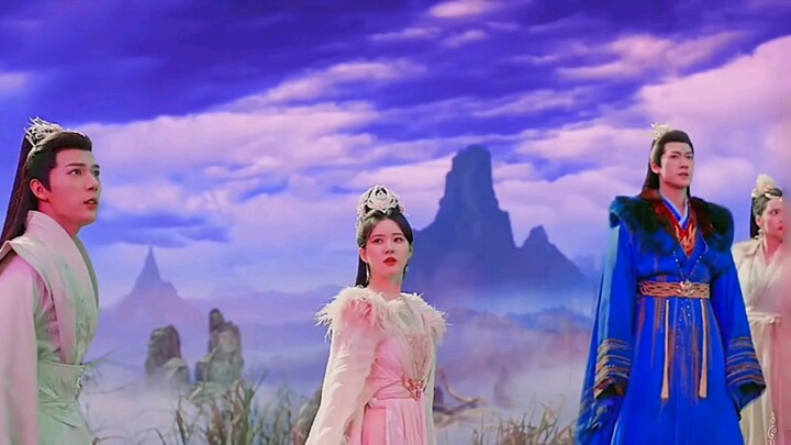 Feng Yin returned domineeringly and officially took over the position of Emperor of Heaven. She secr