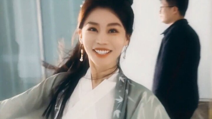 พิธีกรแข่งกันหนักขนาดนี้เลยเหรอ!