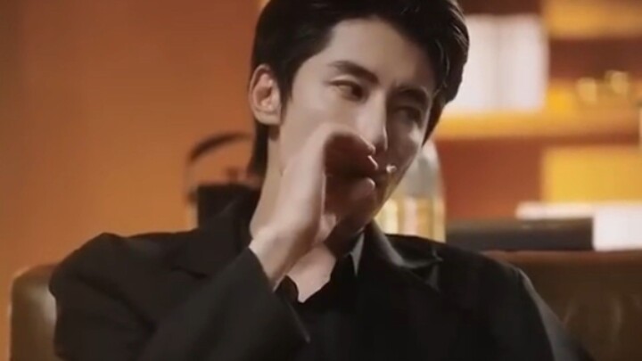 Demi biaya nenek, gadis malang jual malam pertamanya ke CEO—tak disangka CEO