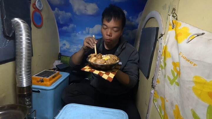 Traveling on a budget in Gansu, I didn't expect the cost of living in a small town to be so low. I b