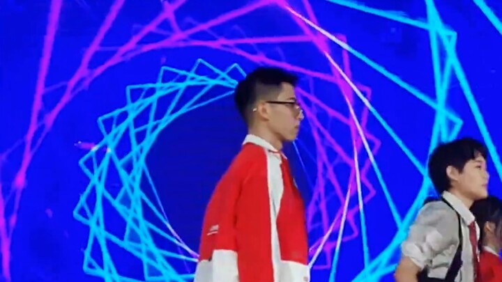 เวทีแคมปัส ช็อตสด โดมิโน