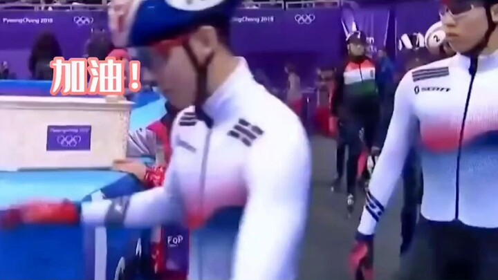 Các tuyển thủ hàng đầu thế giới hợp lực chống Hàn, bình luận viên liên tục tán thưởng.