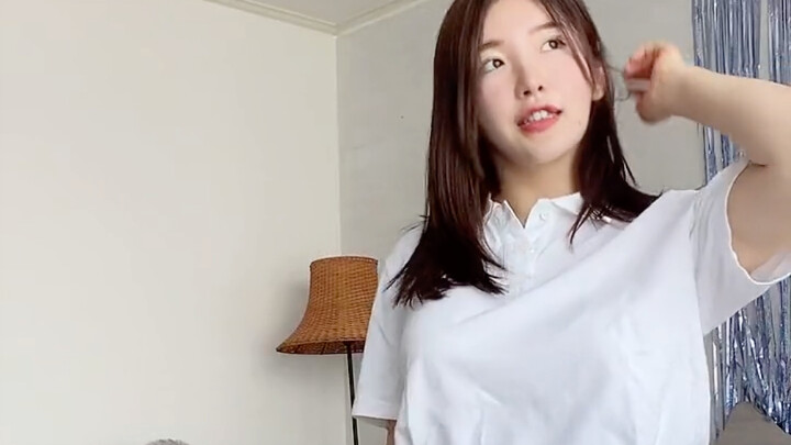 “年轻的**爱跳舞”