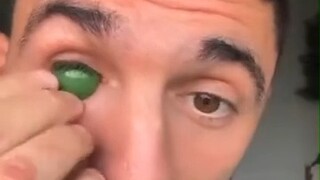พี่ชายของฉันได้ตาเทียมแบบกรีนสกรีนใหม่และเขายืนกรานให้ฉันแก้ไขบางอย่าง