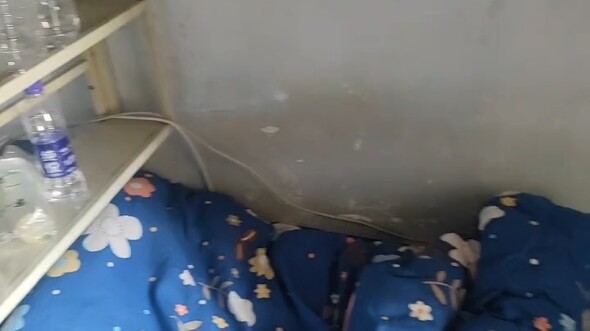 Mọi người ơi, like lên 1.000 thì đốt luôn giường của bạn cùng phòng nhé