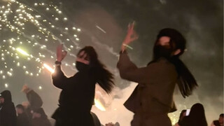 和烟花最配的当然是After like啦！新年快乐！