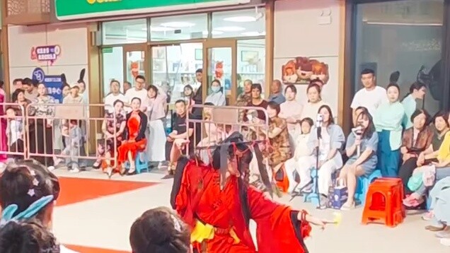 Tôi xuất thân từ Câu lạc bộ Anime, nhưng được gọi vào Câu lạc bộ Hán phục với tư cách là một người l