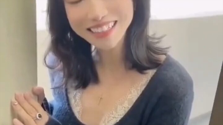 مؤخرًا أواجه بعض الضيق المالي، وقد لاحقتني مالكة المنزل اليابانية إلى باب بيتي.