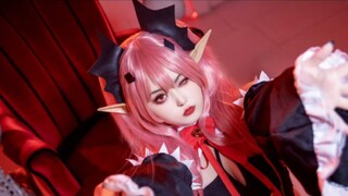 Sốc! Cô gái vui tính thực sự đã đi cosplay sau lưng người hâm mộ của mình!