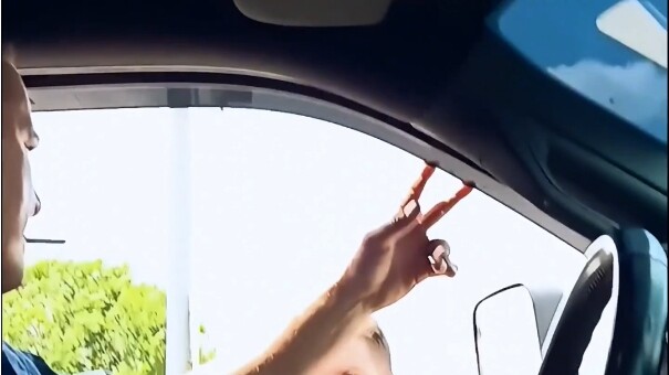 การประชันขั้นสูงสุดระหว่างผู้ชาย สง่างามและมีเหตุผล