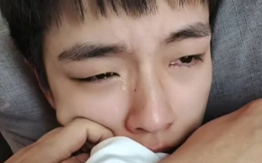 【Nhật ký phòng trọ】Vô tình làm em trai khóc rồi