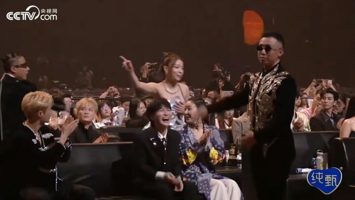 منطقة جو شين ذات المستوى 5A: "لا أستطيع أن أكفي من الإمساك، لا أستطيع أبدًا أن أكفي!" إذاً سأقف وأست