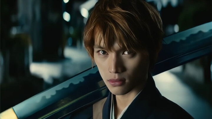 Seseorang di permukaan adalah Kamen Rider, tapi diam-diam dia adalah BLEACH Ichigo