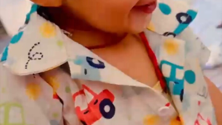 “कार्टून देखते-देखते शौर्य की प्यारी हँसी 😂❤️ | Baby Laughing at Cartoon 🥰 #Shorts”और hashtags:#Sh