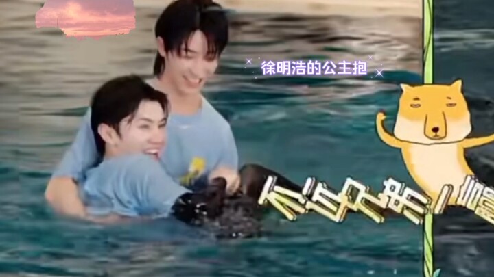 Qing Huan‖Ming Hao cukup berdiri saja, pasti ada yang datang memeluk