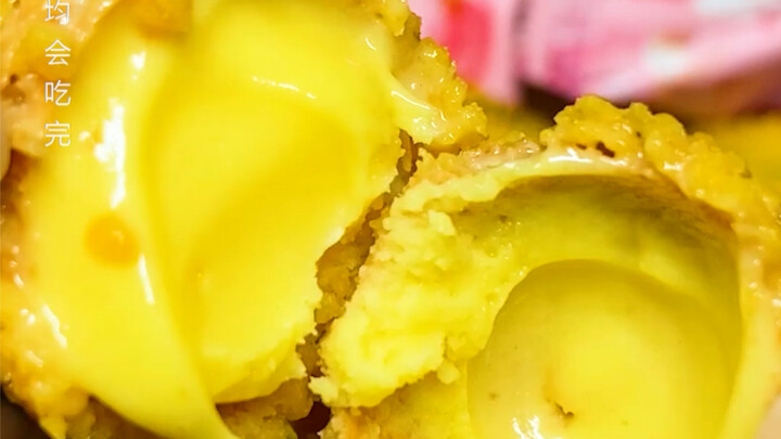 Juicy, burst-in-your-mouth mochi balls! Available in both cheesy and cherry blossom flavors—there’s 