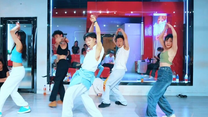 A limited-edition sweet dance for the holidays, featuring a sweet theme! Xiaolong's choreography: Yo