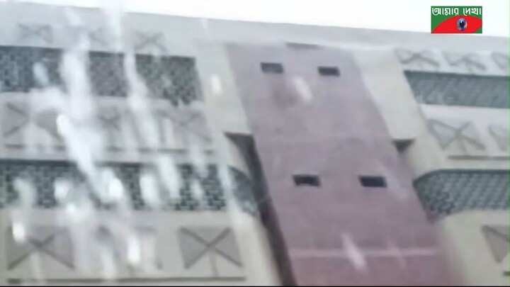 ঝিরি ঝিরি বৃষ্টিতে উঠেছে কাপন তোমাক চায় এই মন