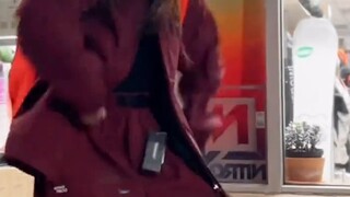 Tan Jianci, you are really famous! I can even buy you a snow suit to promote your songs!