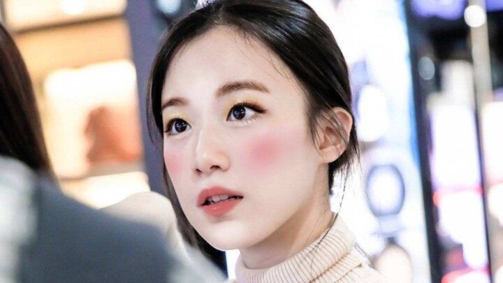 【K-pop】When the girl rocks JYP’s signature stunning makeup…