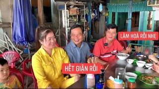 Khương Dừa dẫn gia đình bạn thân đi ăn chuộc lỗi đốt nhà và bạn nói xấu bạn