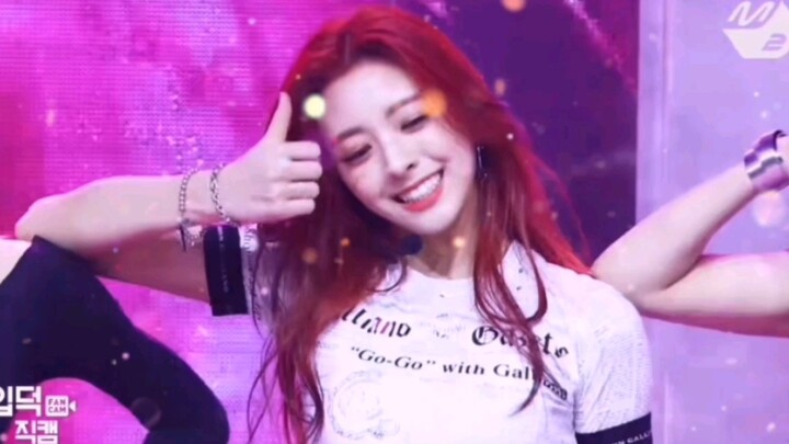 Điểm lại những khoảnh khắc nổi tiếng vạn người mê của các idol Hàn Quốc!