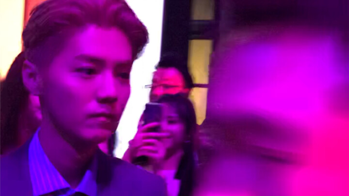เมื่อปีที่แล้วตอนไปงานเลี้ยงค่ำคืนของ Gucci เห็นหลูฮาน ฉันโดนลุคเจ้านายสุดเท่ของหลูฮานฟาดจนใจละลายใน