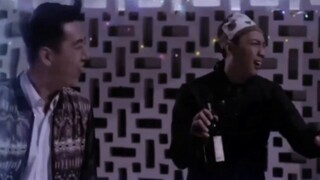 Xinyi tuyệt vọng và cuối cùng đầu hàng kẻ mạnh và quyền lực