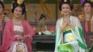 杨玉环可真聪明，看着外国人跳舞，学着学着就跟着跳起来了