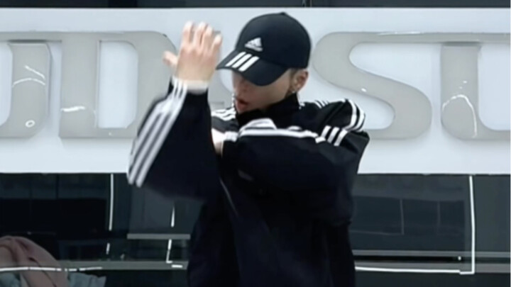 Everyone, go dance to this Lee Jung's choreography! So freaking cool!