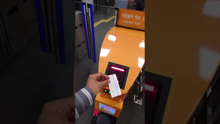 Seoul Station Airport Express Train Station Scanning a ticket and entering 2023 April 19