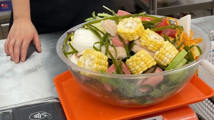 I only dare to eat spicy hot pot like this at school.