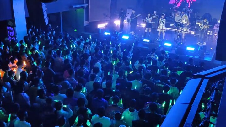Feel it, this LIVE scene