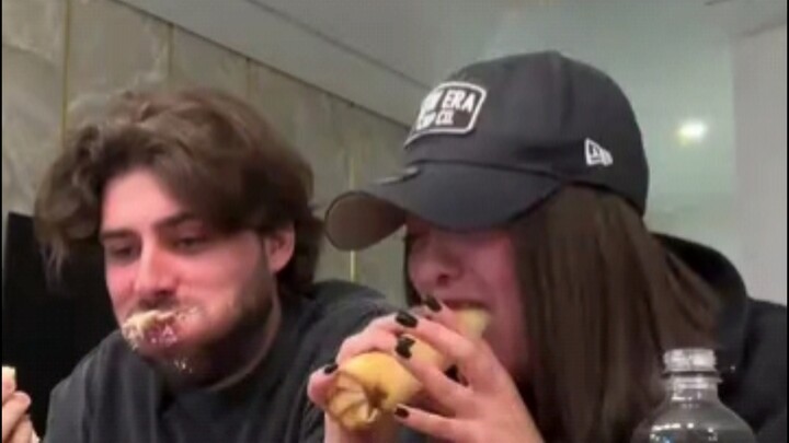 Saat Aku Mencoba Makan Seperti Pacarku