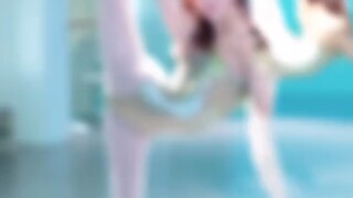 Dance students' daily split practice (20251115)