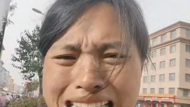 So với việc livestream cái game kinh tởm này, giọng nói của tôi nên ở nơi anh ấy cần mới đúng.