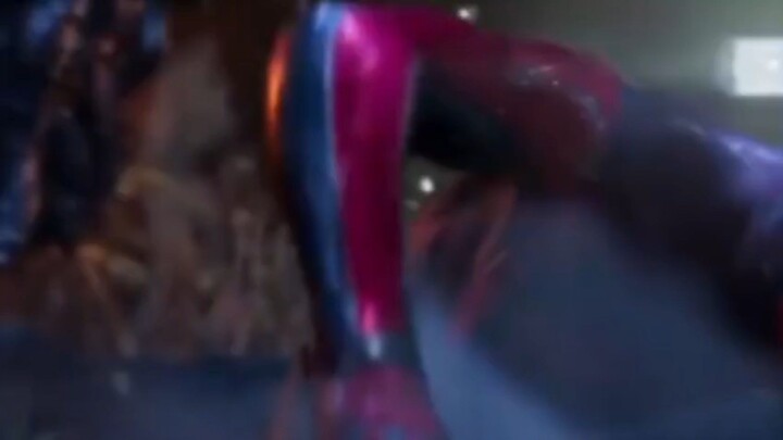 Spiderman terbang