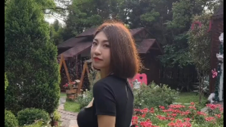 Mau lihat perut sixpack-ku?