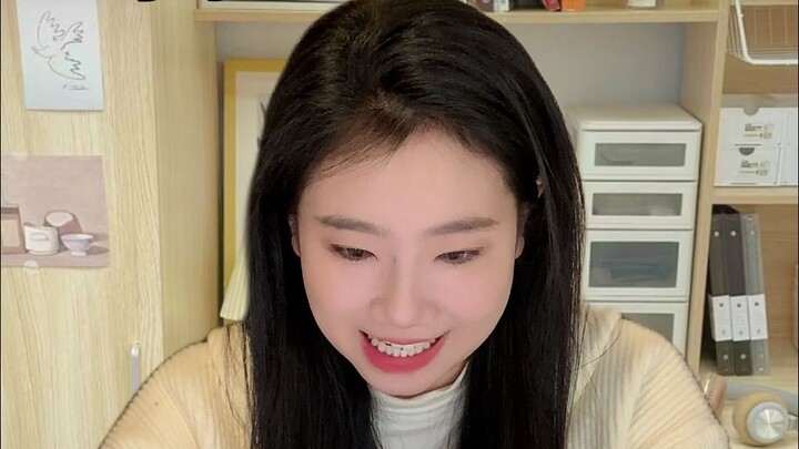 นักศึกษาคว้าชั้นเรียนเป็นเหมือน