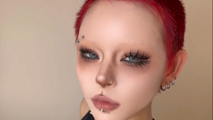 Welcome to watch “97-born buzz-cut mom picks up her daughter from school — Vlog edition”