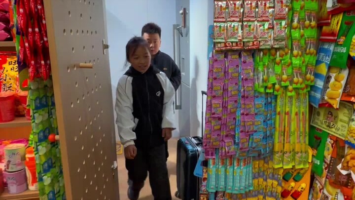 Một đứa trẻ đặc biệt đã đến căn cứ bí mật!