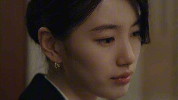 Lowering my eyes and sighing with boredom and numbness/Anna/Bae Suzy