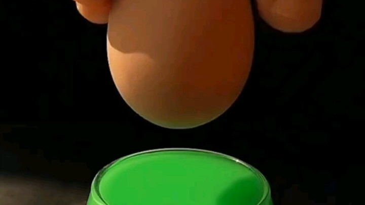 Of course I’m sharing this hilarious slow-mo with you right away! Visual art, creativity, and pure s